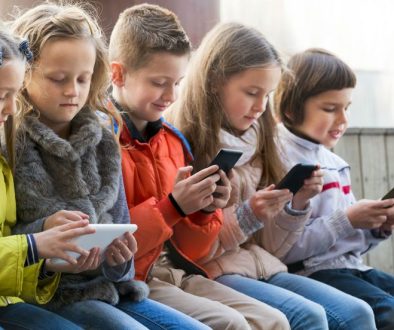 An age-by-age guide to kids and smartphones - Today's Parent